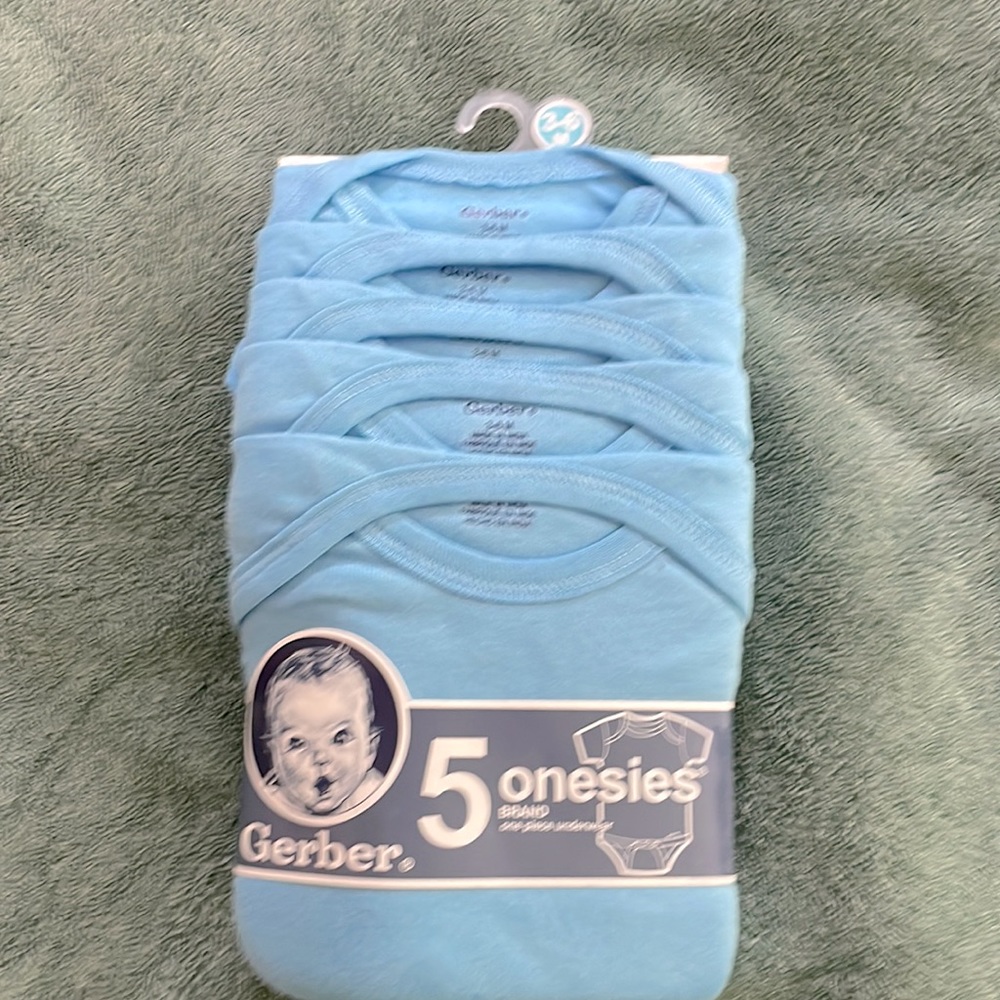 NWT Gerber 5 Pack Onesies, 3-6 months